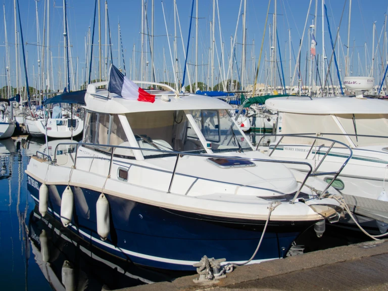 Motorboat for rent Port-Camargue at the best price