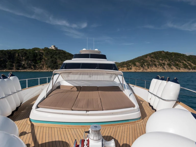 Luxury Yacht for rent Marina di Scarlino at the best price