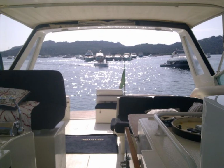 Rent a Bertram 38 Special Punta Ala