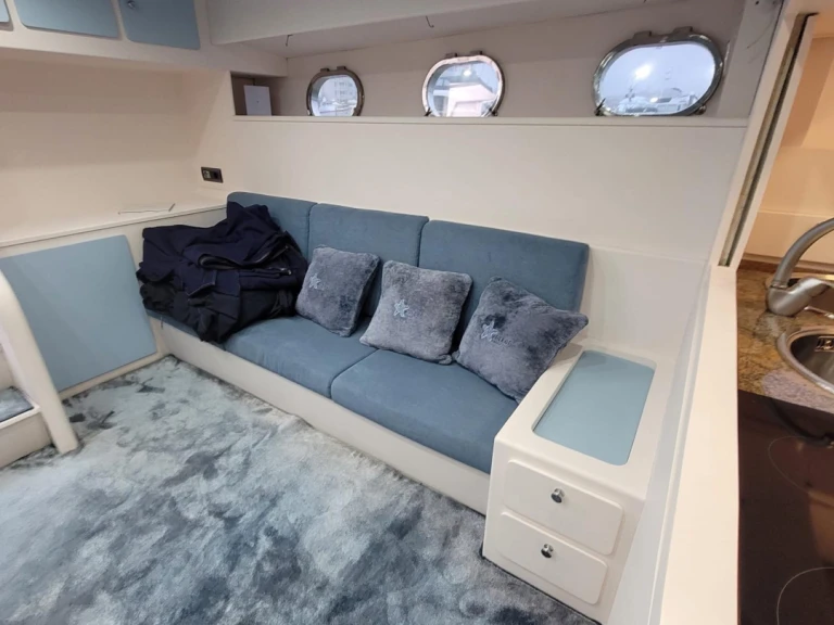 Motorboat rental with or without captain Baia Rimini