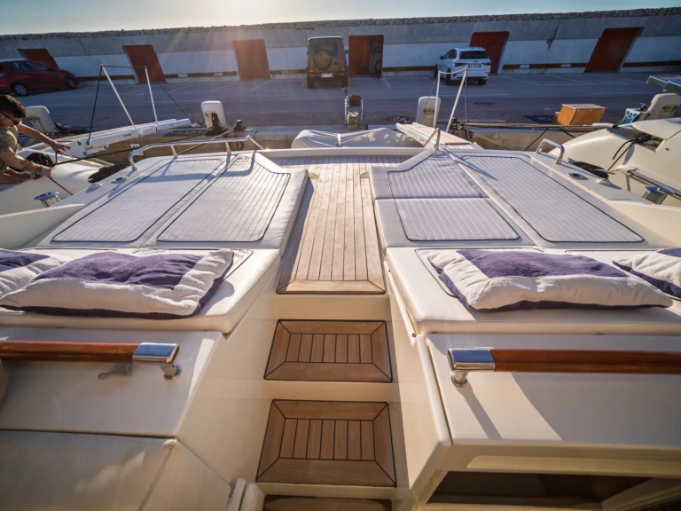 Luxury Yacht rental in Punta Ala - Cantieri-Di-Sarnico SARNICO 65