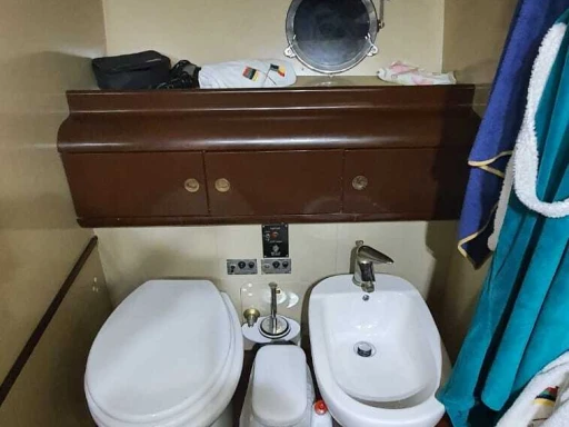 Luxury Yacht rental with or without captain Versilcraft Marina degli Aregai