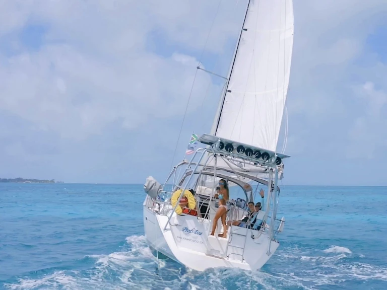 Rent a Bénéteau Oceanis 393 Philippine