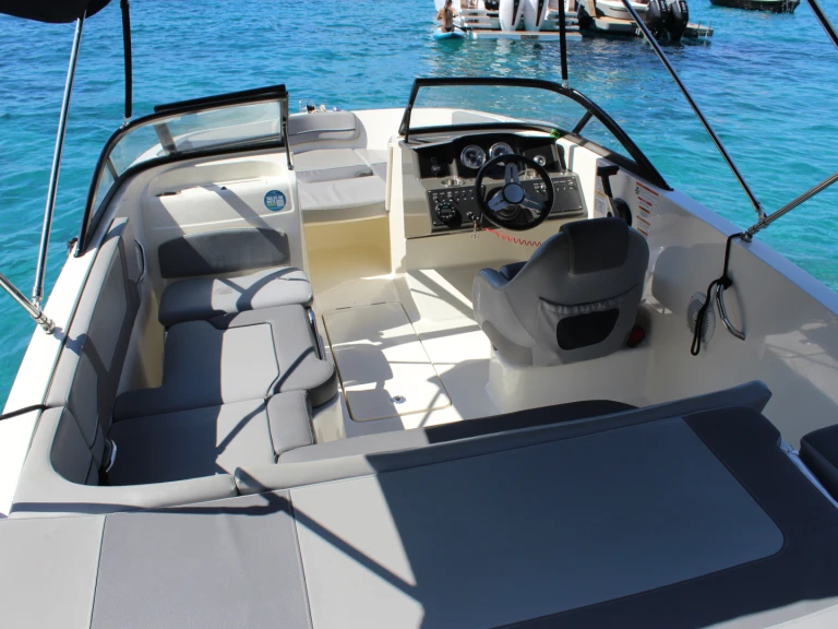 Motorboat for rent Club Nàutic Santa Ponsa at the best price