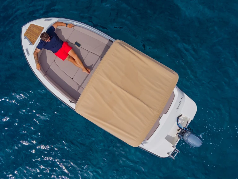 Motorboat for rent Club Nàutic Santa Ponsa at the best price