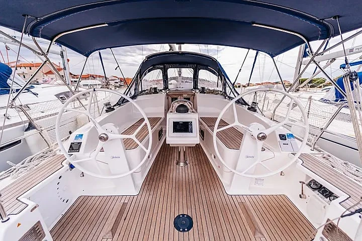 Yacht charter Betina cheap Cruiser 37