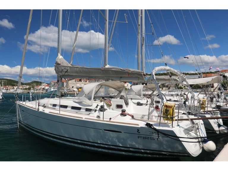 Bareboat Rental Sailboat Bénéteau with a boat licence