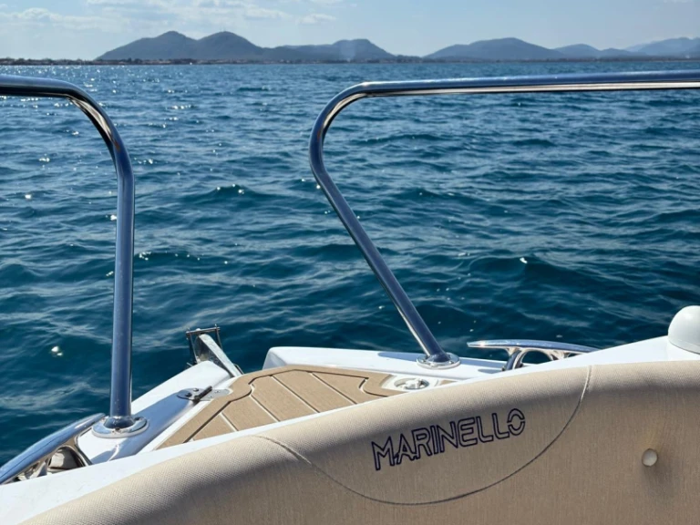 Motorboat for rent Marina de Bonaire at the best price