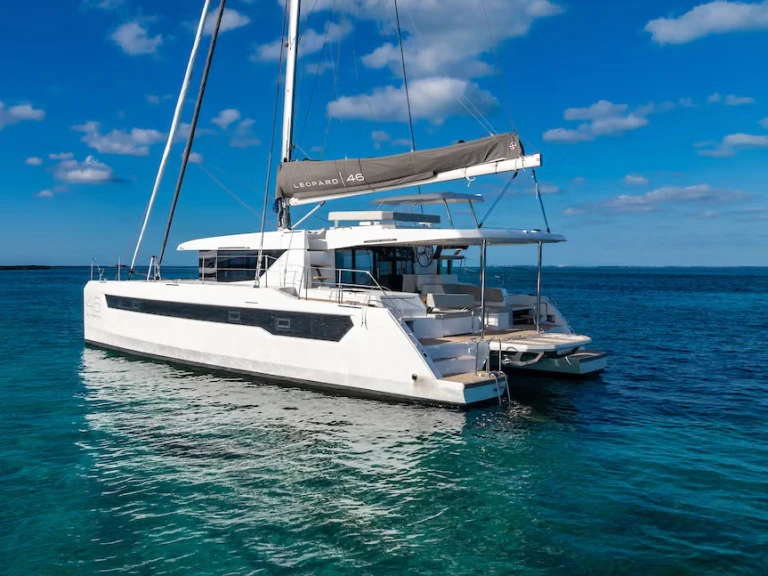 Leopard Catamarans / Robertson & Caine Leopard 46 - 5 cab. in Furnari on SamBoat