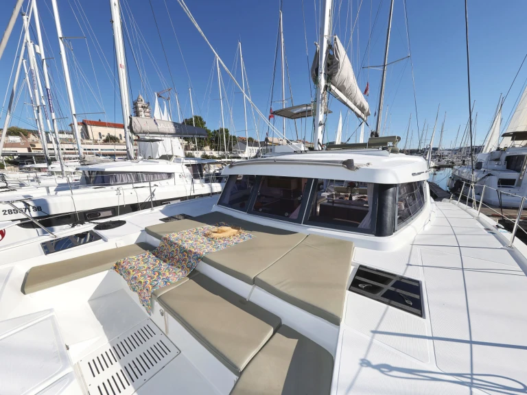 Yacht charter Šibenik cheap Bali Catspace Voile