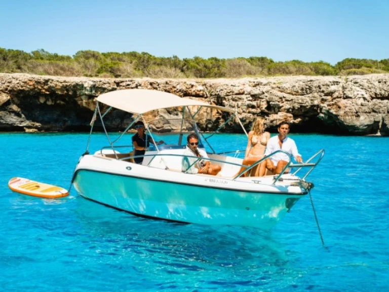 Polyester Yacht Open 605 in Ciutadella de Menorca on SamBoat