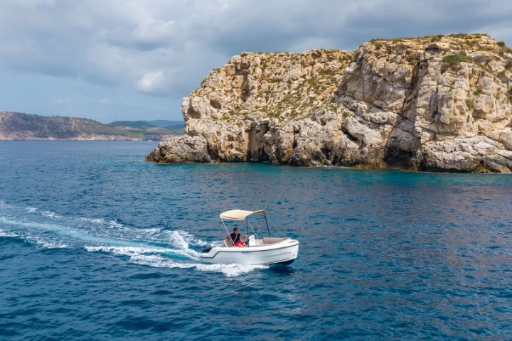 Yacht charter Club Nàutic Santa Ponsa cheap 515