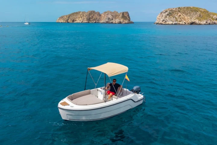 Motorboat rental in Club Nàutic Santa Ponsa - AQUA 515