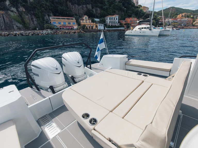 Motorboat rental in Spain - Quarken Quarken 35