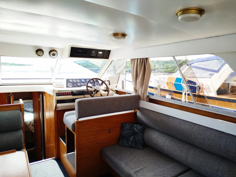Bareboat Rental Luxury Yacht Princess with a boat licence