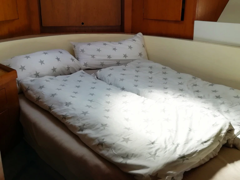 Princess Princess 35 Fly charter bareboat or captained in  Mali Lošinj