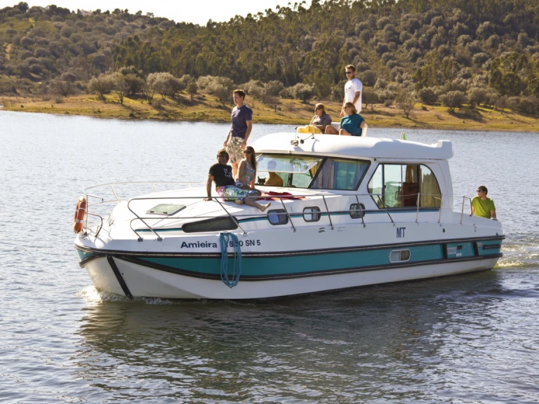 Nicols Yacht Nicols Sedan 1310 charter bareboat or captained in  Joigny