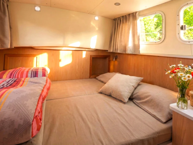 Yacht charter Dompierre-sur-Besbre cheap Pénichette 935 W