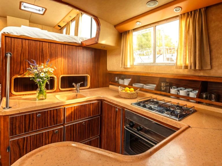 Houseboat rental with or without captain Pénichette Argens-Minervois