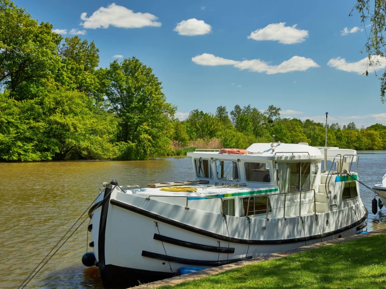 Houseboat for rent Fürstenberg at the best price