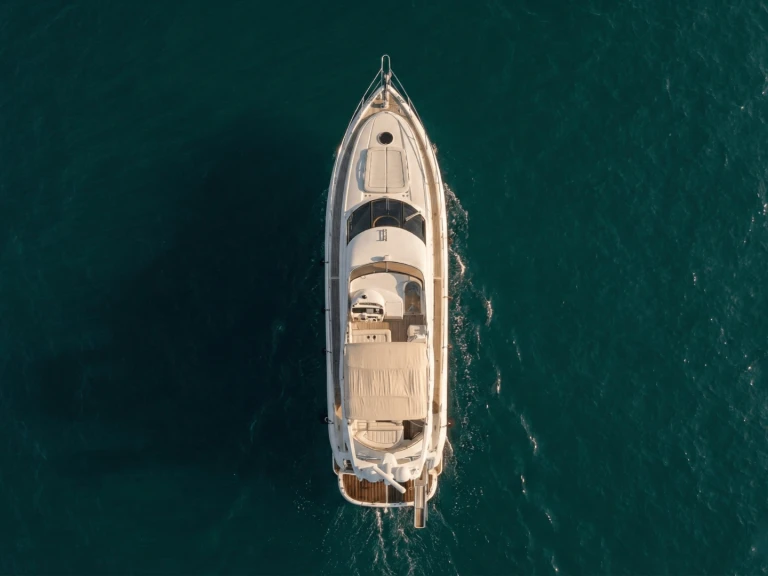 Bareboat Rental Luxury Yacht Sunseeker with a boat licence
