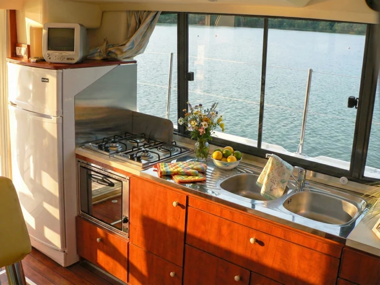 Yacht charter Amieira cheap Nicols Estivale Quattro
