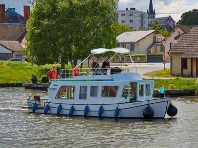Pénichette Pénichette 950E charter bareboat or captained in  Nieuw-Loosdrecht