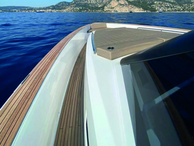 Pardo Yachts Pardo 50 in Torre Annunziata on SamBoat
