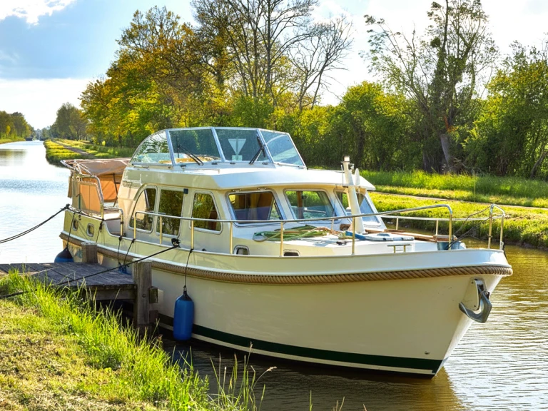 Linssen Linssen 34.9 GS charter bareboat or captained in  Dompierre-sur-Besbre