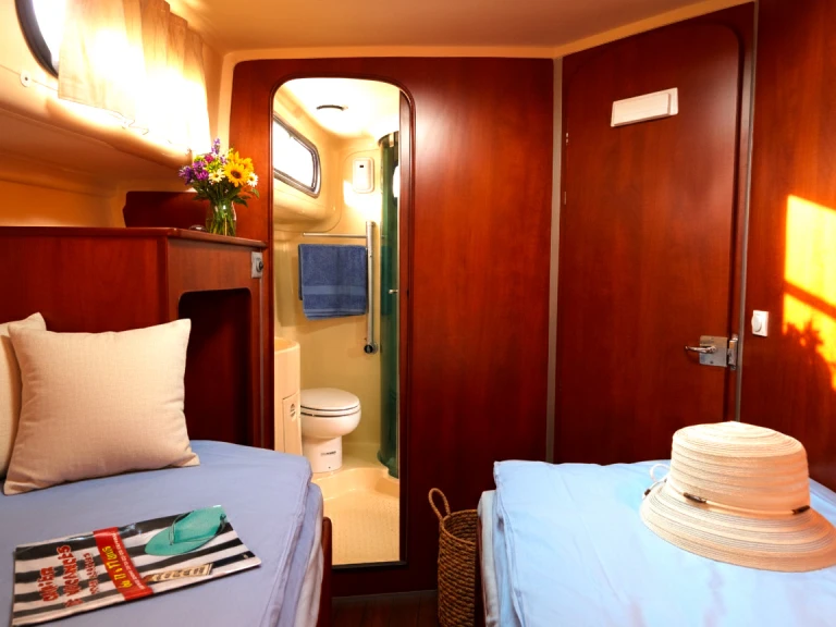 Nicols Yacht Nicols Estivale Octo charter bareboat or captained in  Sireuil