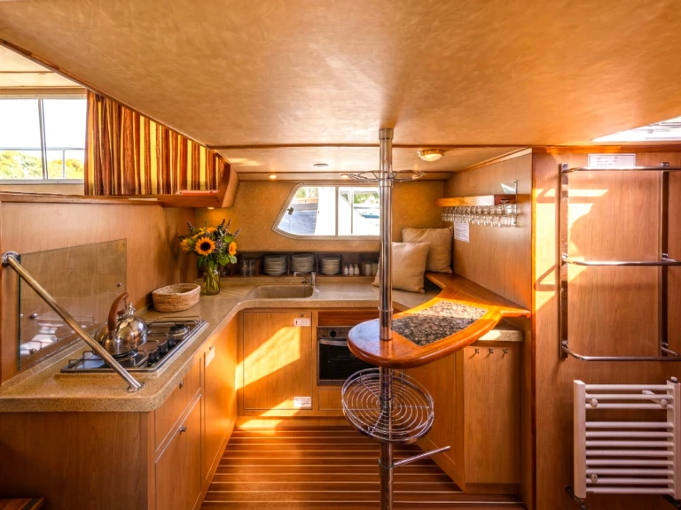 Bareboat Rental Houseboat Pénichette with a boat licence