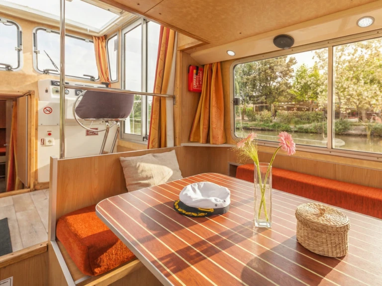 Bareboat Rental Houseboat Pénichette with a boat licence