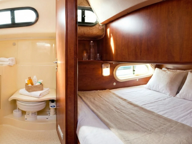 Motorboat rental in Amieira - Nicols Yacht Nicols Sedan 1310