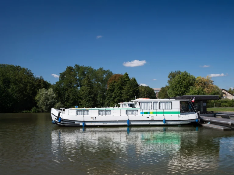Houseboat rental with or without captain Pénichette Lutzelbourg