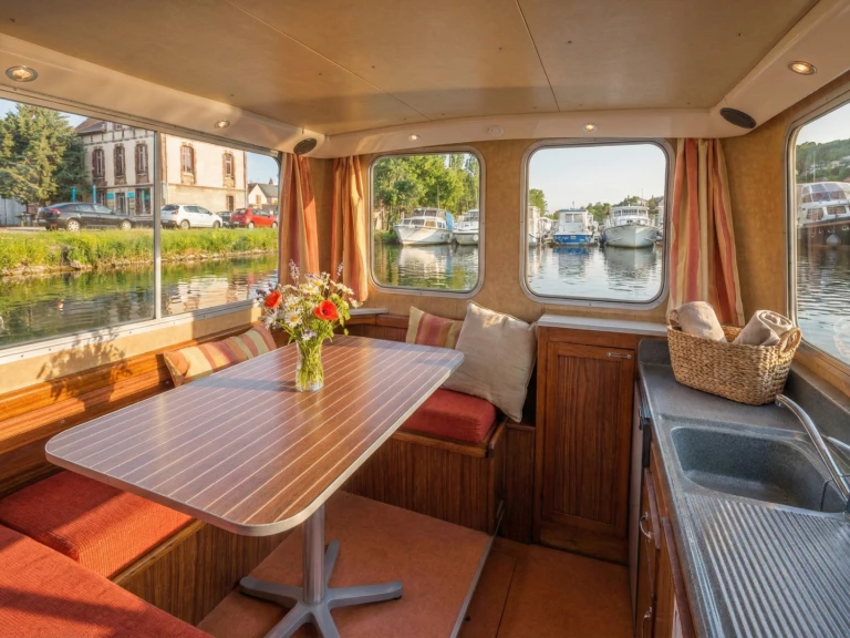 Bareboat Rental Houseboat Pénichette with a boat licence
