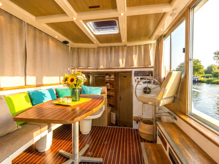 Bareboat Rental Houseboat Pénichette with a boat licence