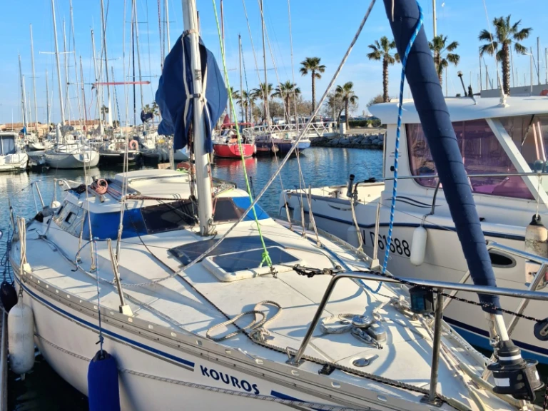 Rent a Jeanneau Fantasia 27 Gruissan