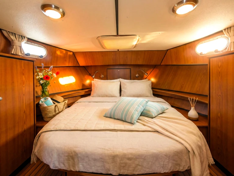 Yacht charter Dompierre-sur-Besbre cheap Linssen 34.9 GS