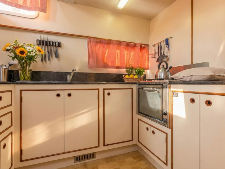 Rent a Pénichette Europa E.400 Montesquieu-Lauragais