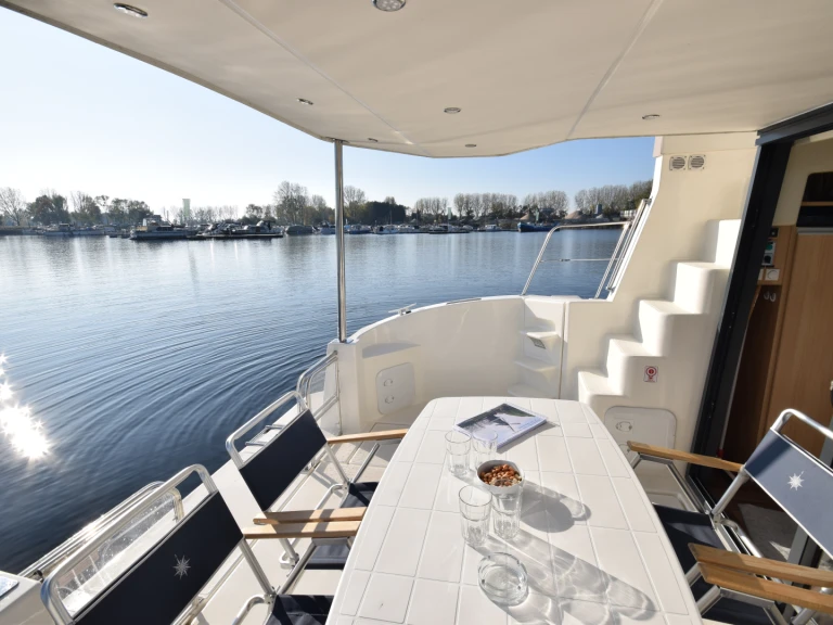 Nicols Yacht Nicols Octo Fly charter bareboat or captained in  Kerkdriel