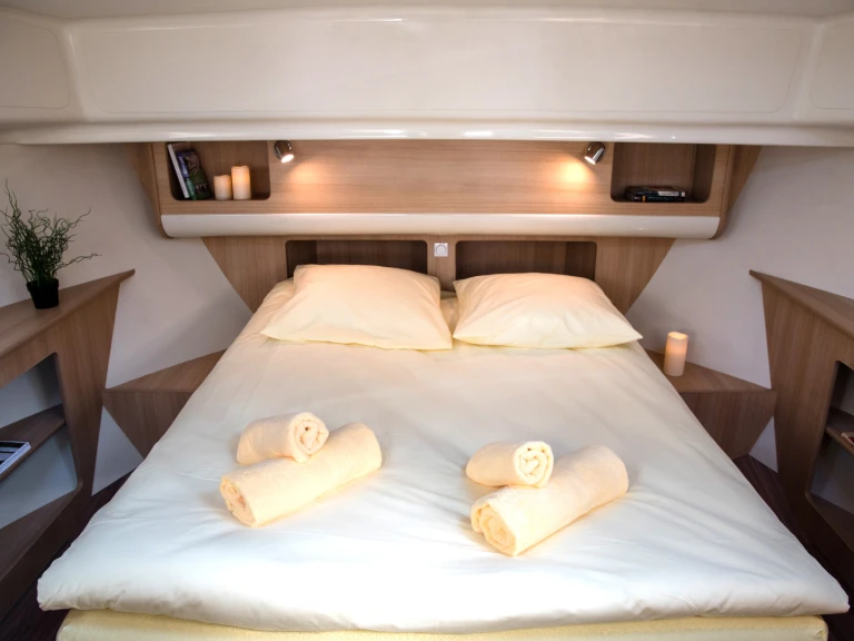 Rent a Nicols Yacht Nicols Estivale Sixto + Banagher