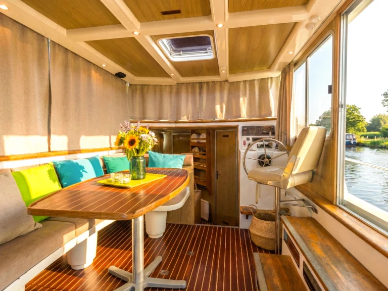 Houseboat rental with or without captain Pénichette Lattes