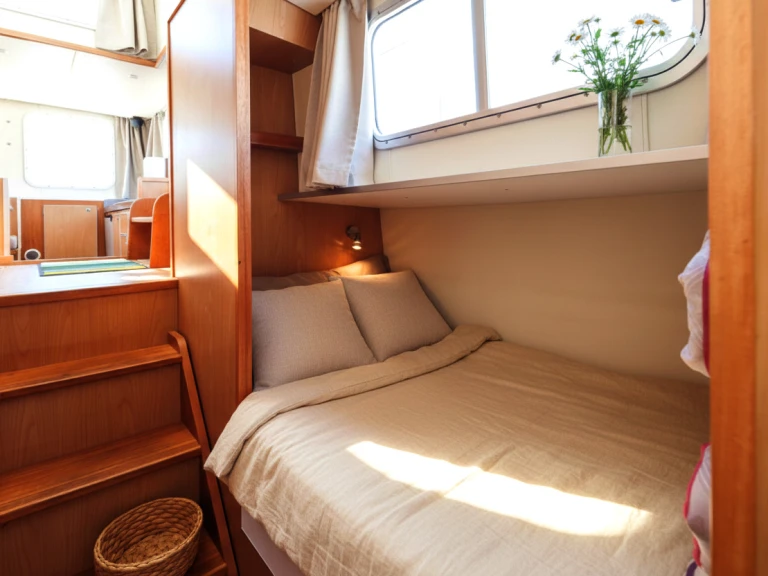 Bareboat Rental Houseboat Pénichette with a boat licence