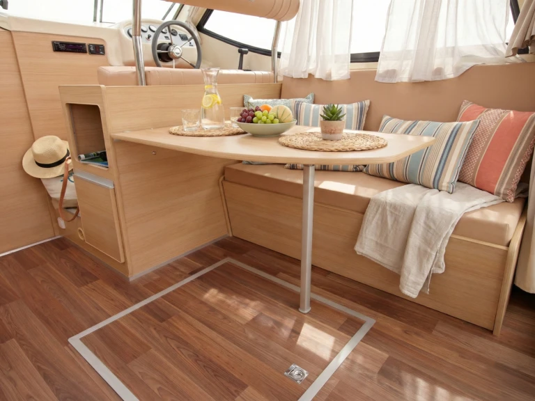 Motorboat rental in Lübz - Nicols Yacht Nicols Sedan Primo