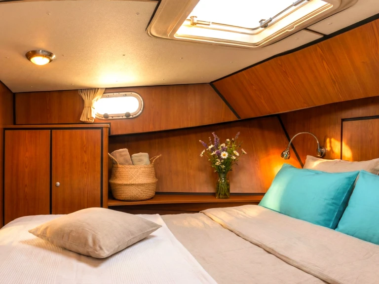 Motorboat rental in Dompierre-sur-Besbre - Linssen Linssen 34.9 GS