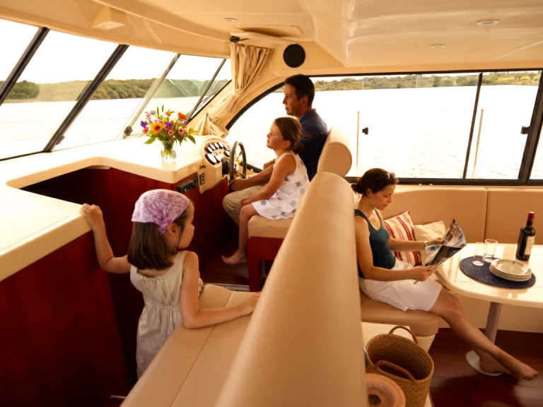 Motorboat rental in Sucé-sur-Erdre - Nicols Yacht Nicols Estivale Octo