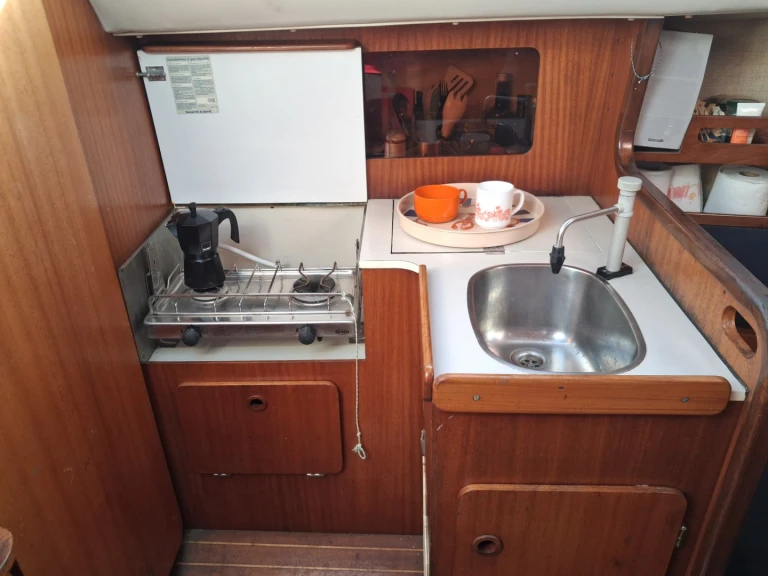 Sailboat for rent Gruissan at the best price