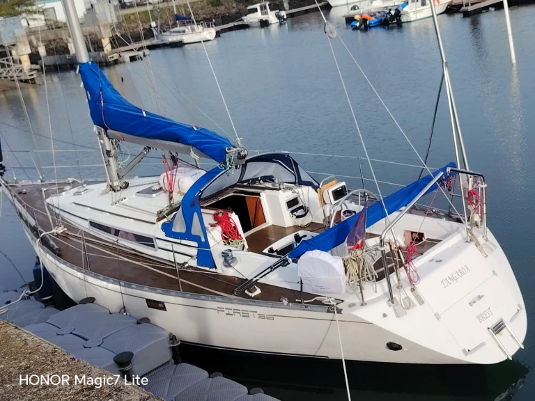 Boat rental Bénéteau First 38 S in Brest on Samboat