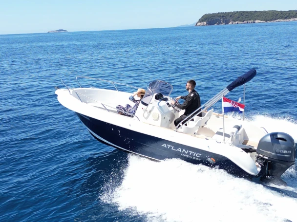 Boat rental Atlantic 555 open in Dubrovnik on Samboat