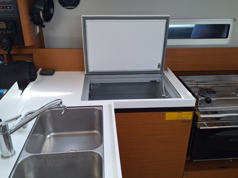 Sailboat rental in Lefkáda - Jeanneau Sun Odyssey 410